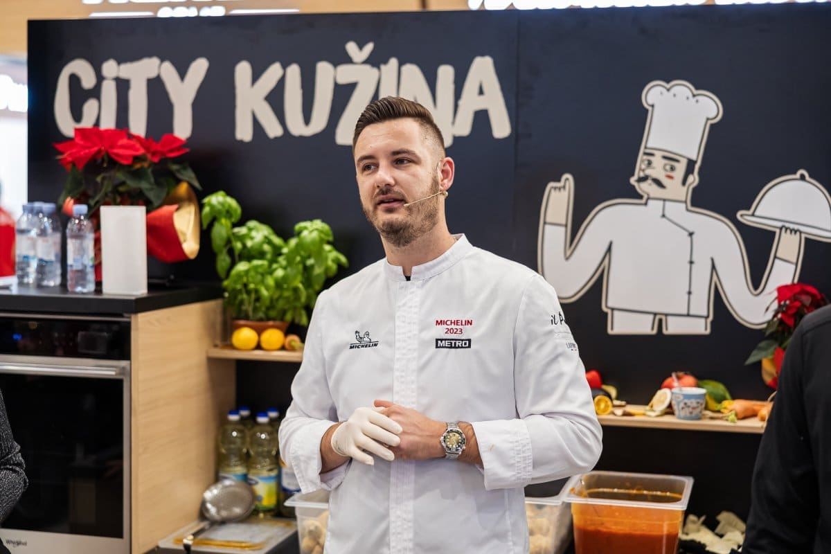 Kulinarski spektakl s vrhunskim chefovima: Iskoristite priliku i zavirite u lonce poznatih chefova, a možda vam otkriju i poneki kulinarski trik