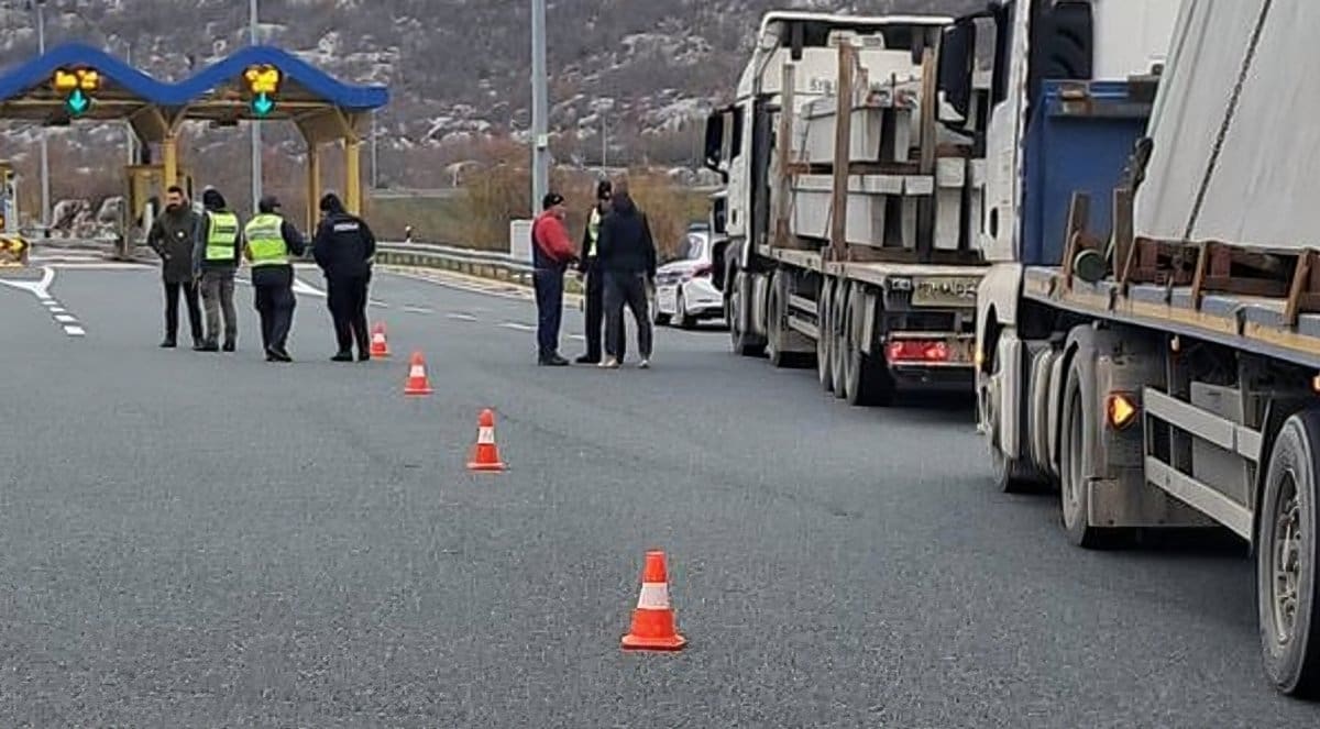 Jaka kontrola policije. Pogledajte koga su sve provjeravali na jednom dijelu Dalmatine