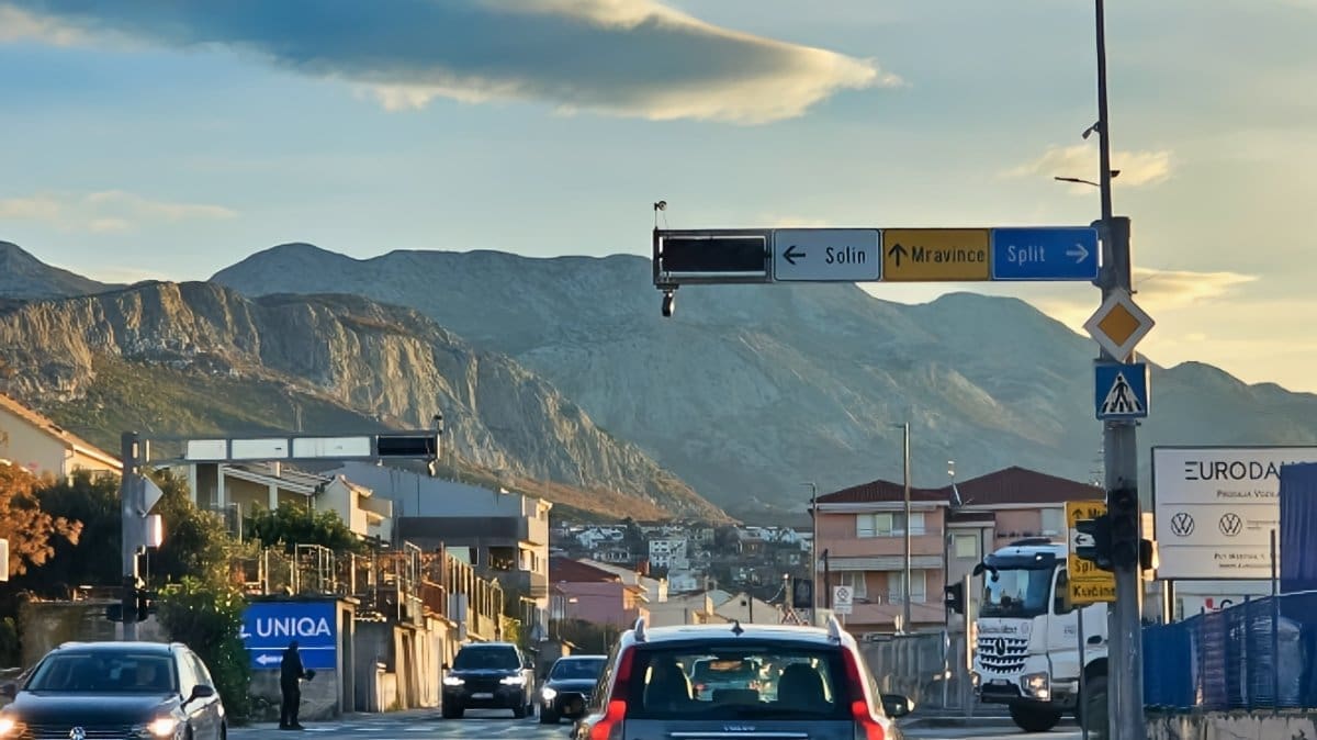 Ne radi semafor na jednoj od važnijih prometnica u Solinu. Stvaraju se gužve