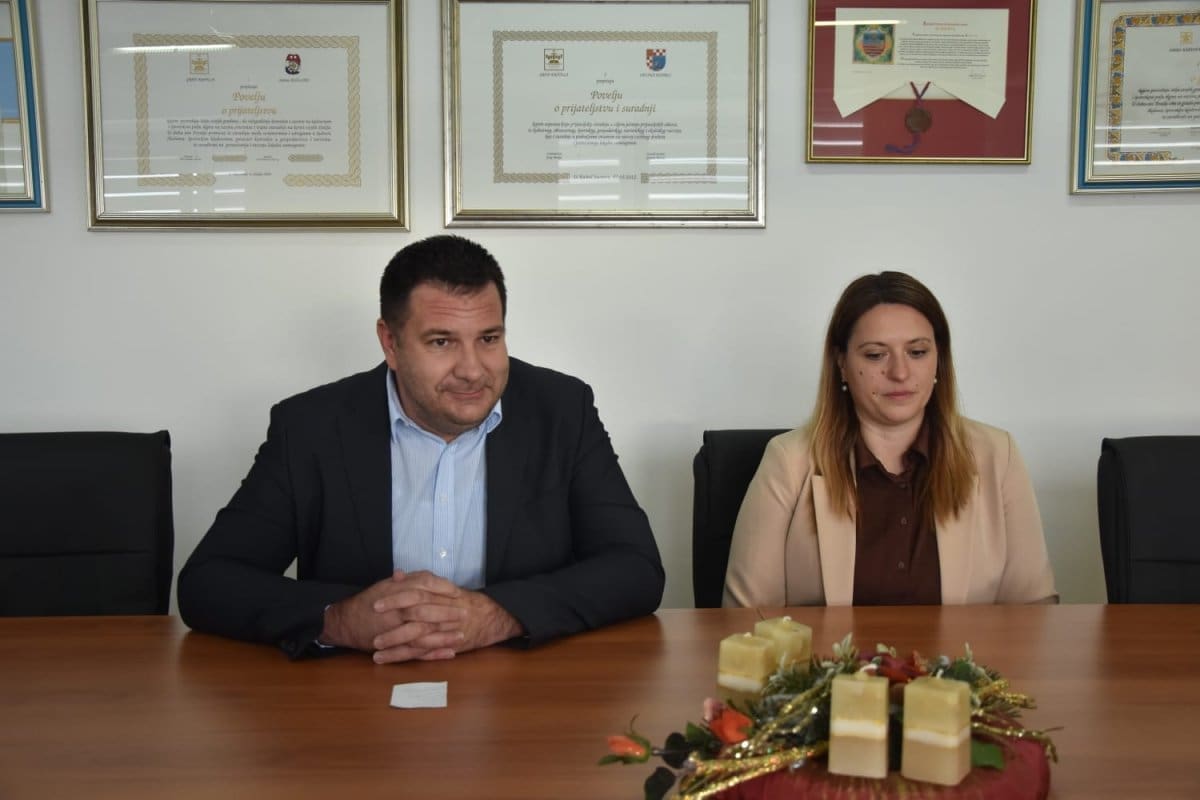 Nove socijalne mjere u Kaštelima: Za novorođenčad od 1000 do 5000 eura te pomoć pri plaćanju stanarine mladim obiteljima