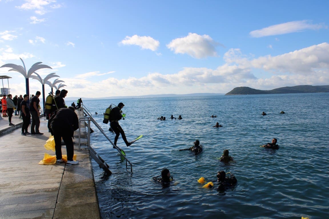 Održana velika božićna eko akcija čišćenja podmorja kod gradskog kupališta Jadran
