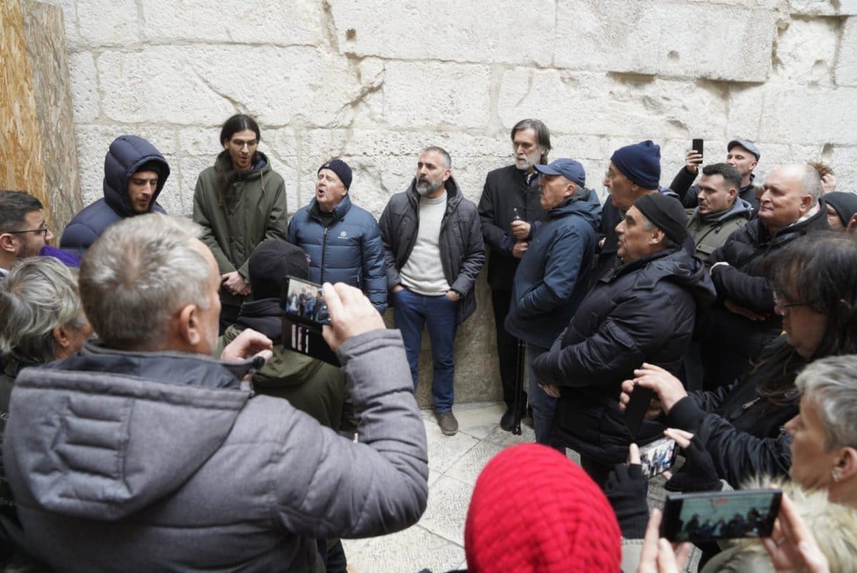 KLAPE ISPOD URE I ove godine klapski pjevači oduševili su brojne okupljene