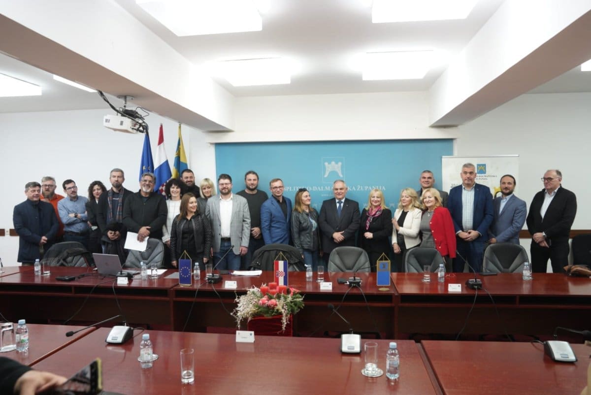 SLAVI SE 1.100 GODINA HRVATSKOG KRALJEVSTVA Splitsko-dalmatinska županija pripremila je bogat program