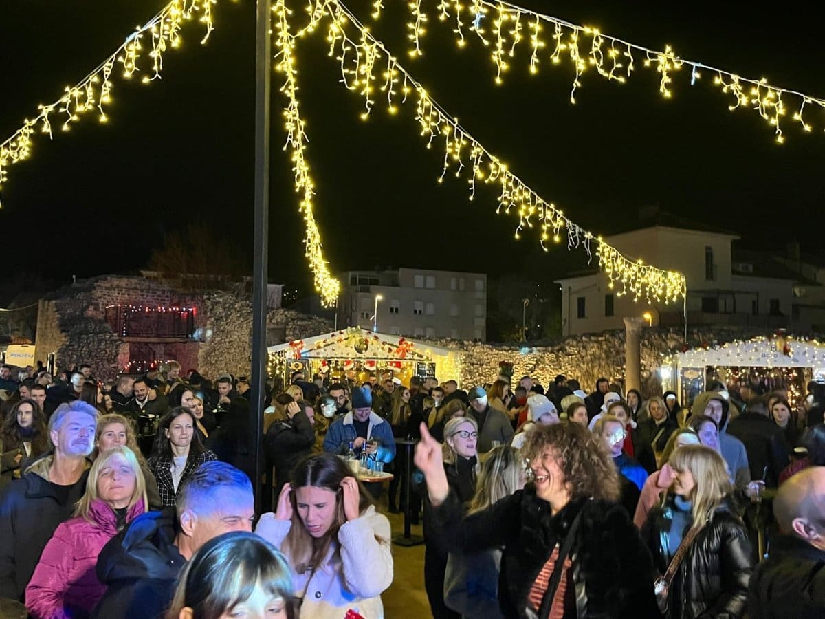 Solinski Adventorium: Legendarni Jole nastupa večeras u solinskoj Gradini, koncert Zlatka Pejakovića odgođen