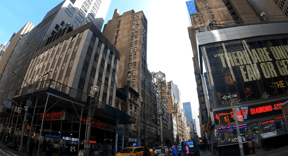 Dvogodišnji dječak od slavnog dide za Božić dobio zgradu od 20 milijuna dolara