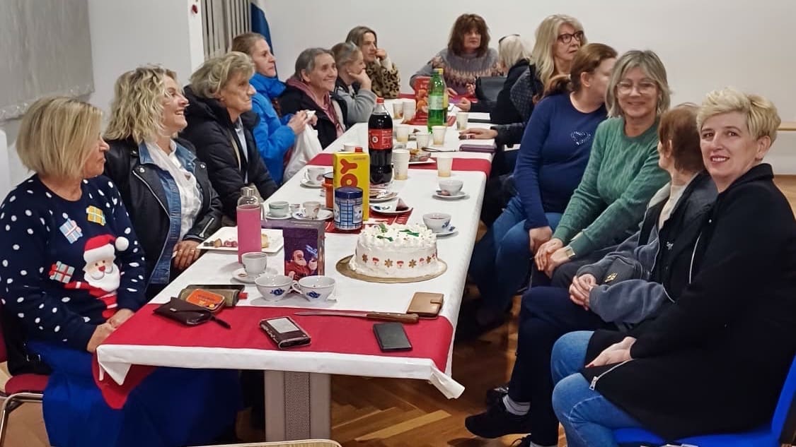 TOPLA ATMOSFERA U ILOČKOJ ULICI Održano prvo druženje Udruge Empatija