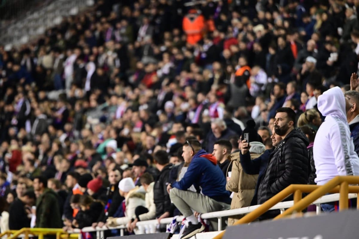 JADRANSKI DERBI KAKAV DO SADA NISTE VIDJELI Rasprodane tribine, DJ, posebna zimska gastro ponuda,…