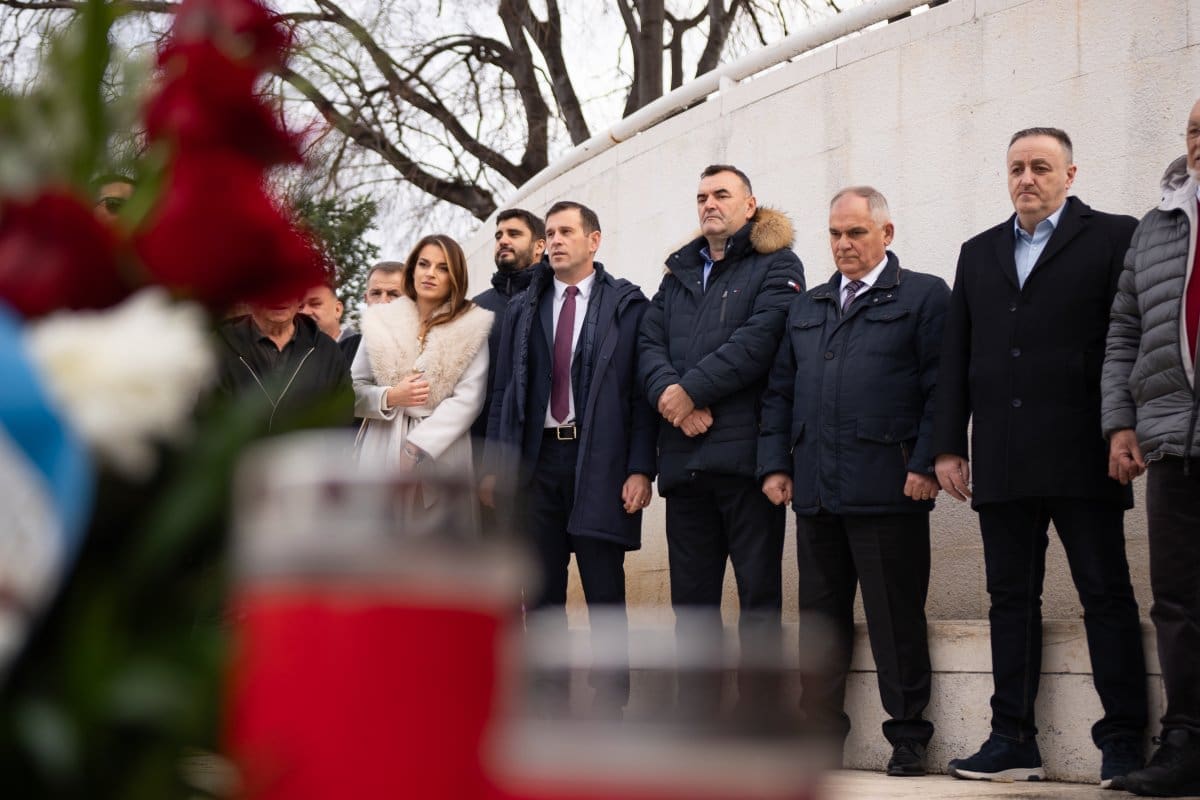 HDZ obilježio 25.-u godišnjicu smrti dr. Franje Tuđmana: "Kako vrijeme odmiče, njegova uloga u ostvarenju našega stoljetnoga sna dobiva sve više na značaju"