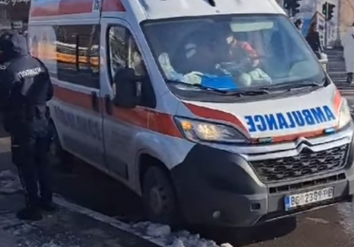 VIDEO Žena automobilom probila sudentsku blokadu i vukla studenta na haubi
