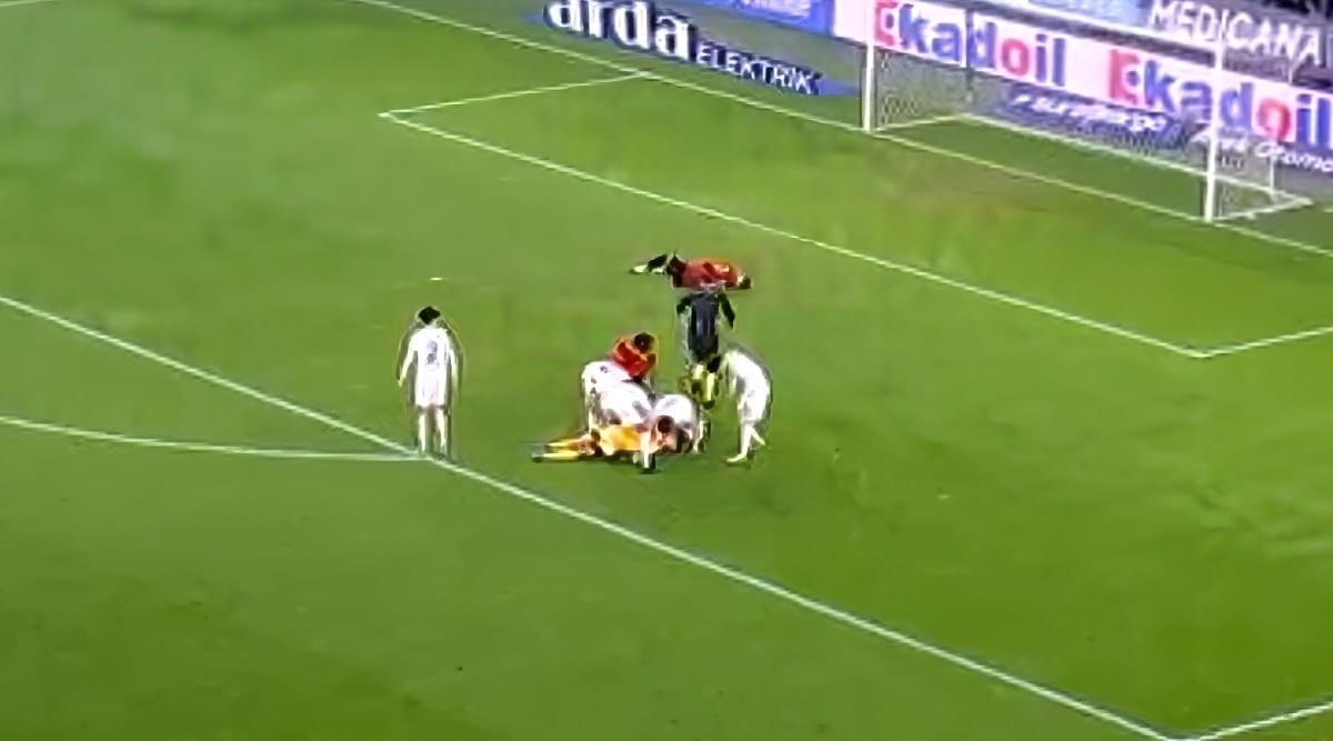 Strašne scene u Turskoj, hrvatski vratar dobio koljenom u glavu. Hitna ga je odvela u bolnicu