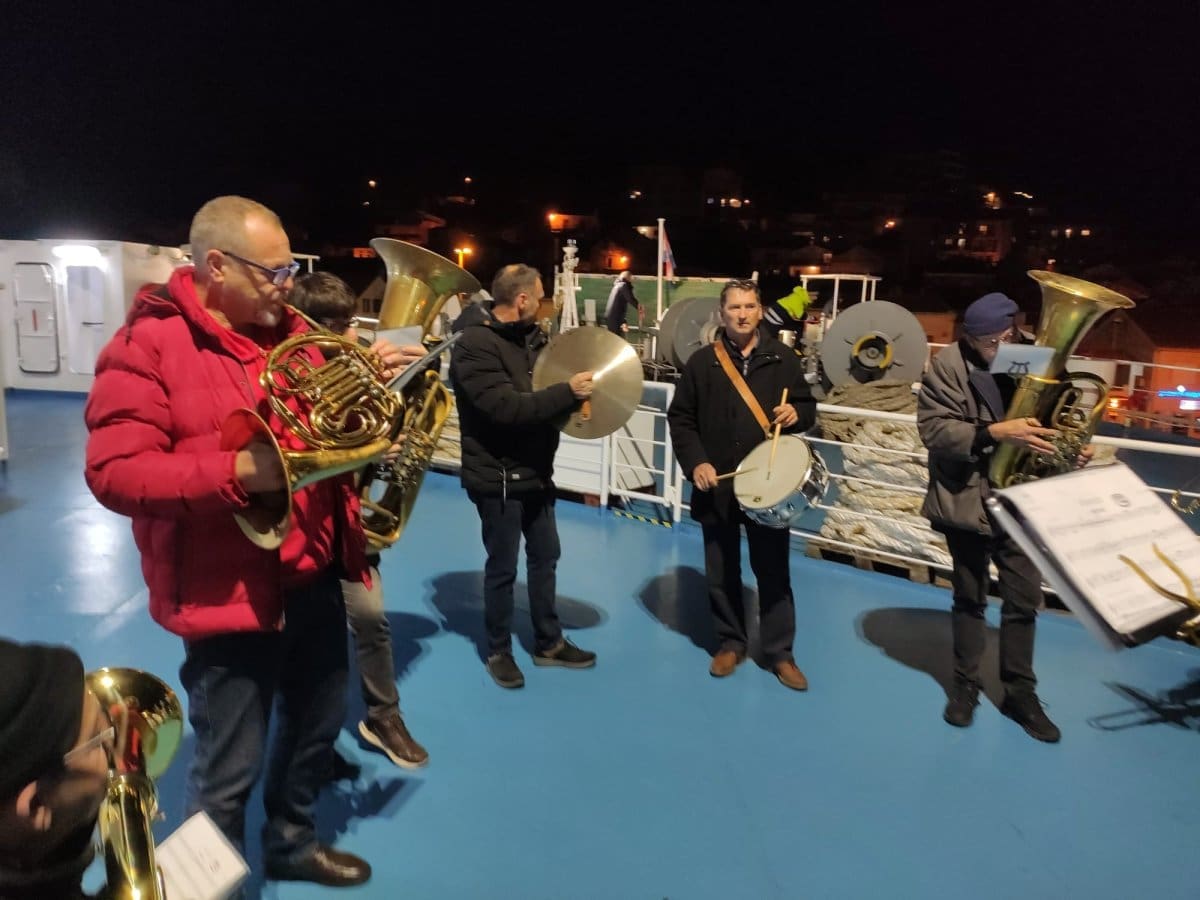 VIDEO Jedinstvena izvedba na trajektu Oliver: Orkestar priredio iznenađenje za sve putnike