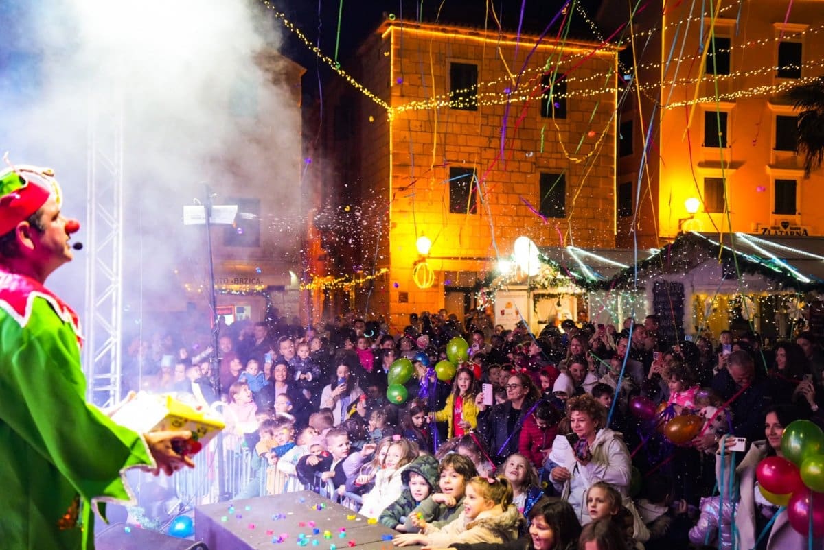 ANKETA UNUTAR ČLANKA Jedan dalmatinski grad priprema spektakl za Staru i Novu godinu. Hoćete li ga posjetiti?