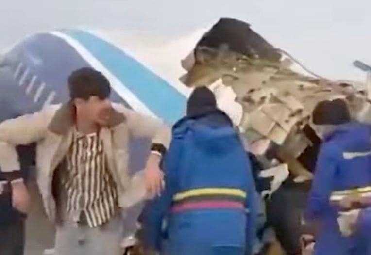 VIDEO Broj preživjelih raste, je li ovo spasilo brojne ljudske živote u avionskoj nesreći?