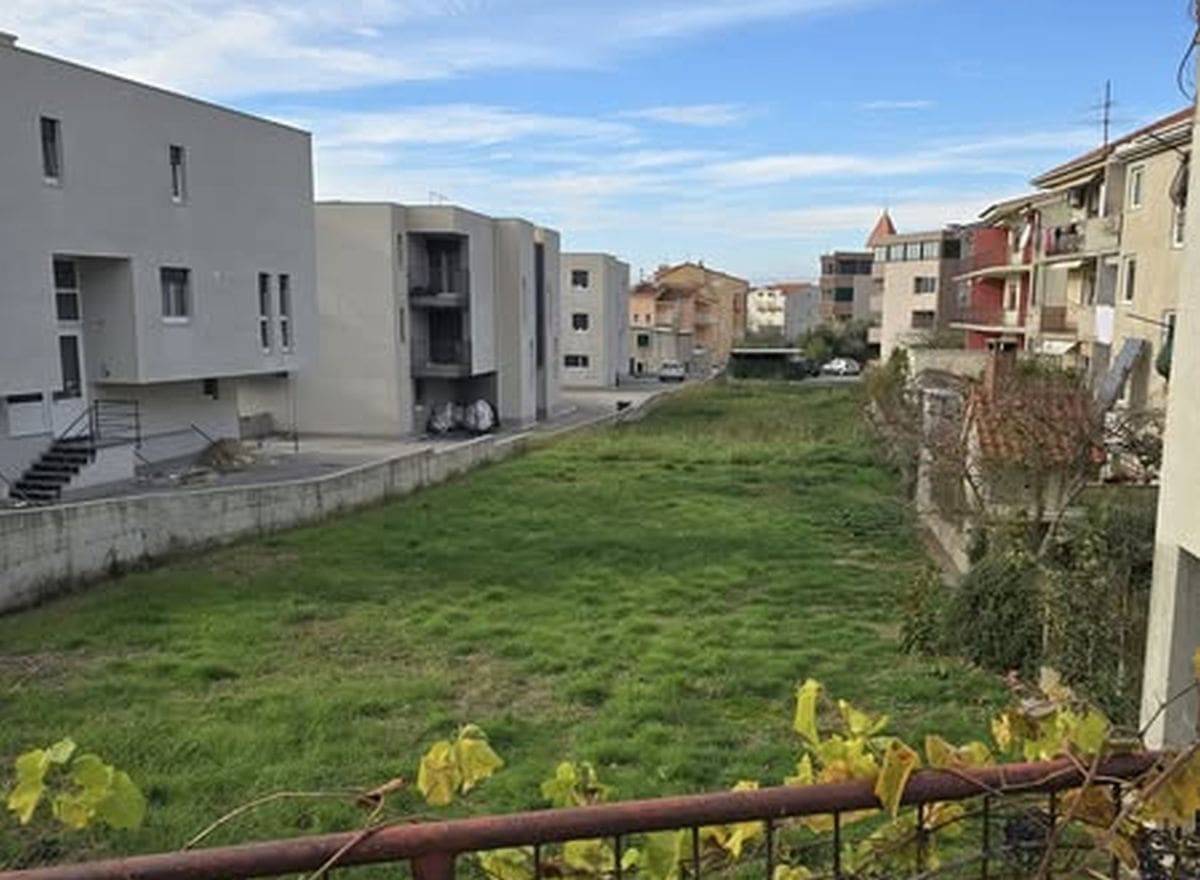 Općina Podstrana otkupila zemljište za izgradnju parka i dječjeg igrališta u Strožancu