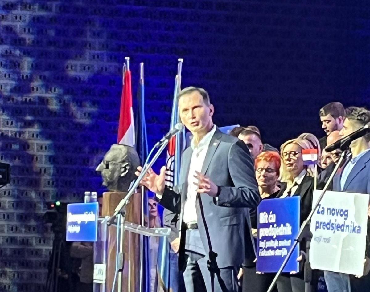 PRIMORAC U SPLITU "Neću dopustiti da Srbija napreduje prema EU dok ne otvori arhive o nestalima"