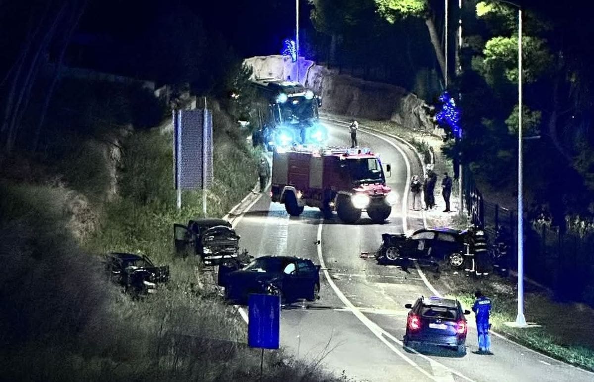 Pet osoba ozlijeđeno kod Lava. Vozač Audija izgubio nadzor nad vozilom, udario u VW-a iz suprotnog smjera, a ovaj u Mercedesa...