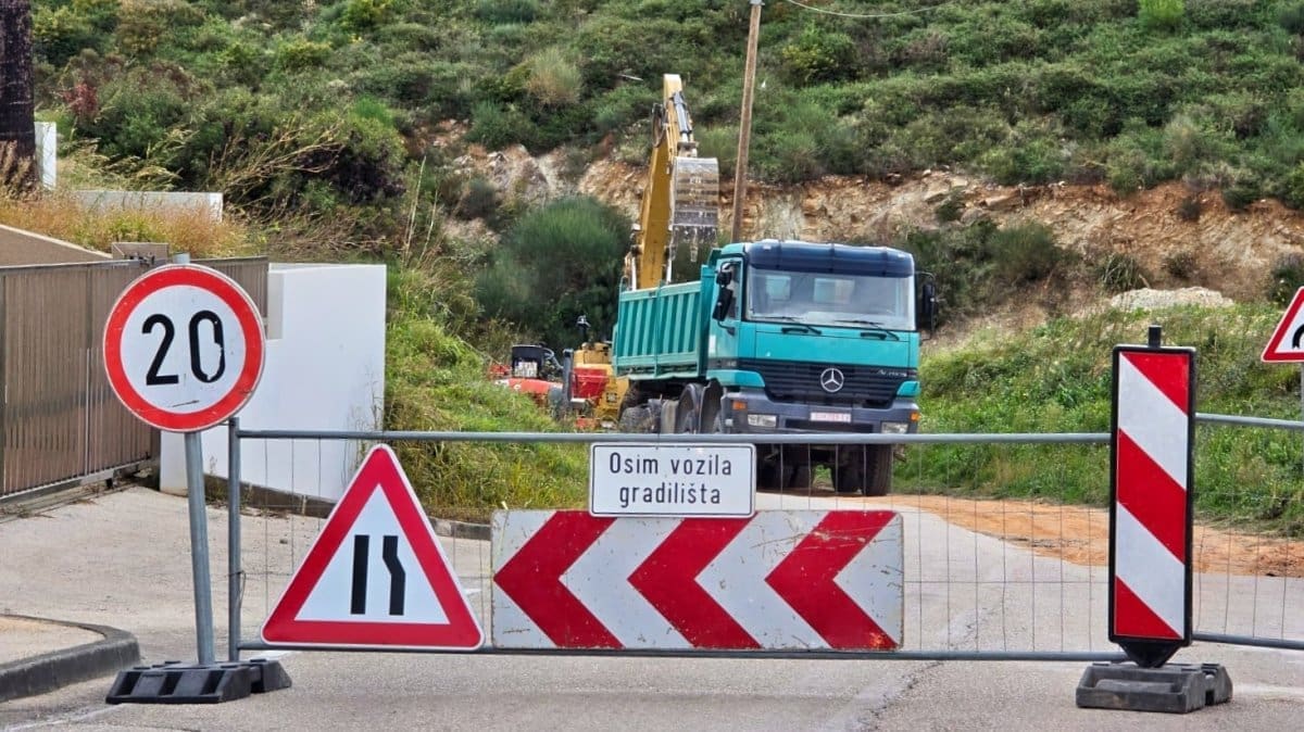 Nemojte se i vi vraćati kilometrima: Znate li da je zatvorena cesta između Kučina i Žrnovnice i to dugotrajno