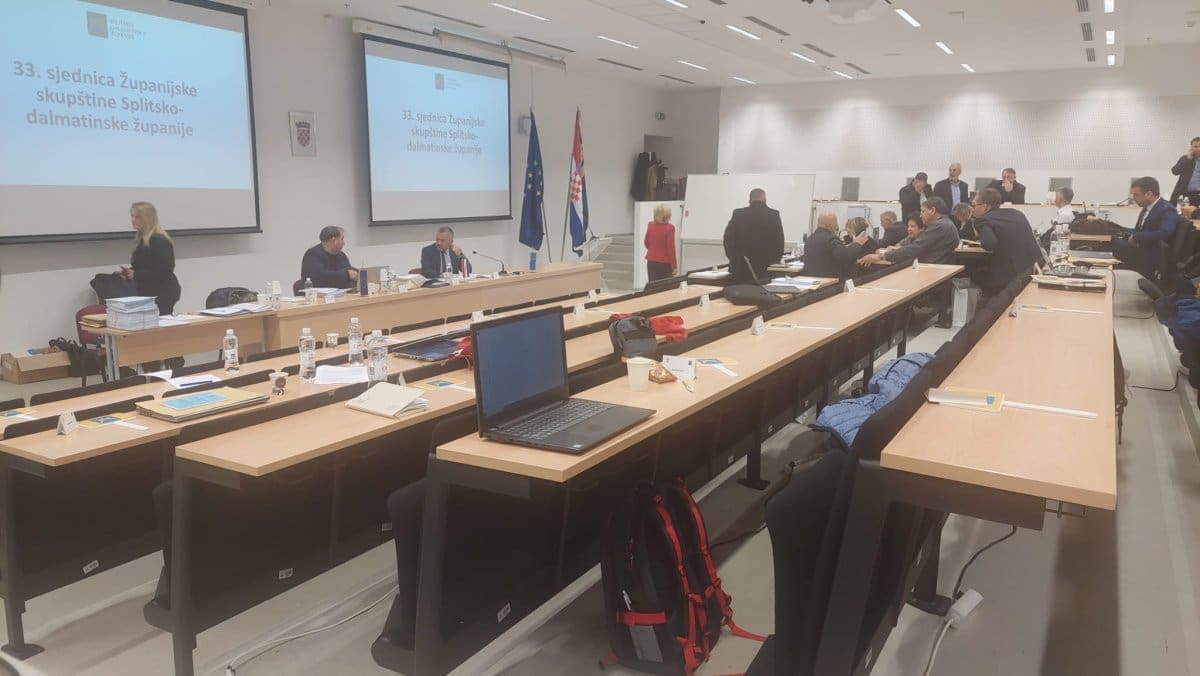 Županijska skupština počela s radom bez kvoruma. A ni bakalar se vijećnicima neće uspit potopit