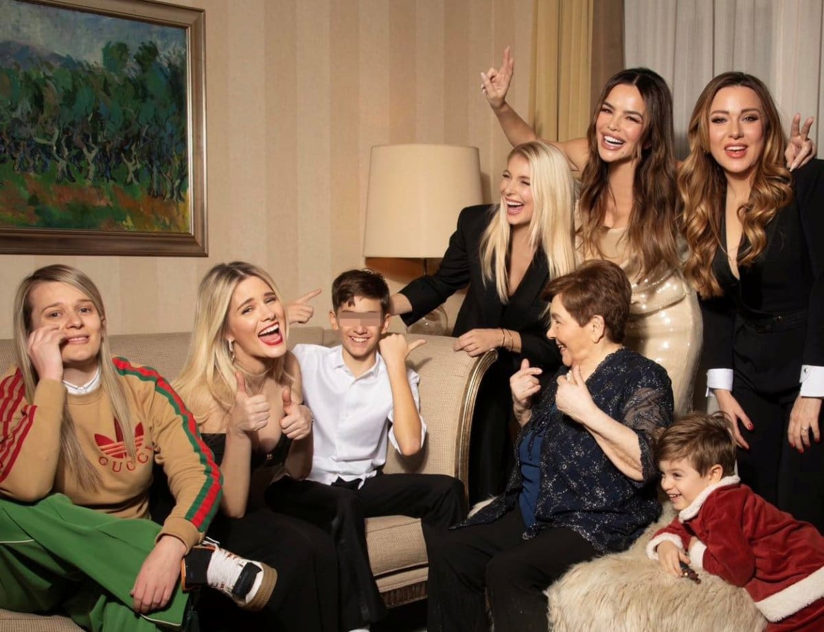 Severina objavila video s blagdanske večere u svom stanu, pažnju ukrala slika Josipa Broza Tita