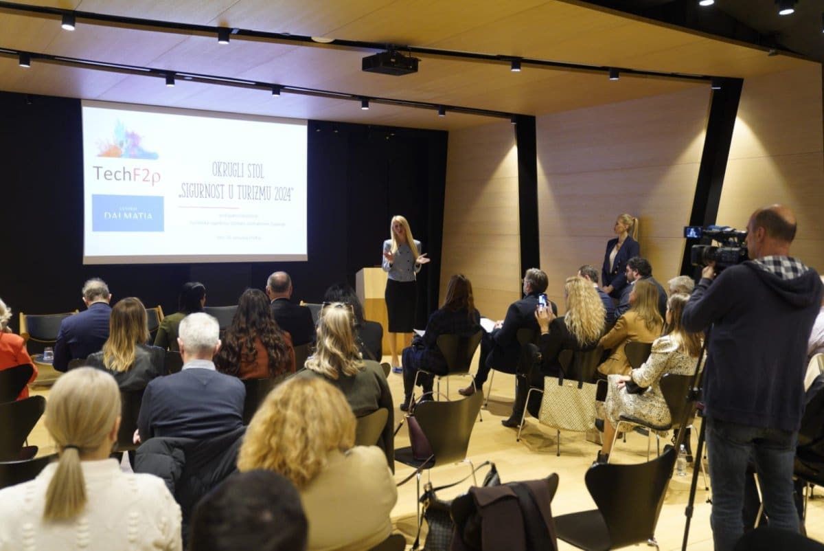 SIGURNOST U TURIZMU KLJUČNO JE PITANJE ZA BUDUĆNOST U Splitu održan okrugli stol o osiguranju ove poželje turističke destinacije. Boban: "Kako bi zaštitili turiste prvo moramo zaštititi lokalno stanovništvo"
