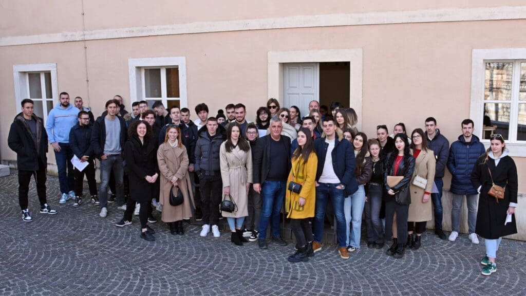 Potpisani ugovori za studentske stipendije u Sinju. Bulj: "Znanje vam nitko ne može oduzeti"