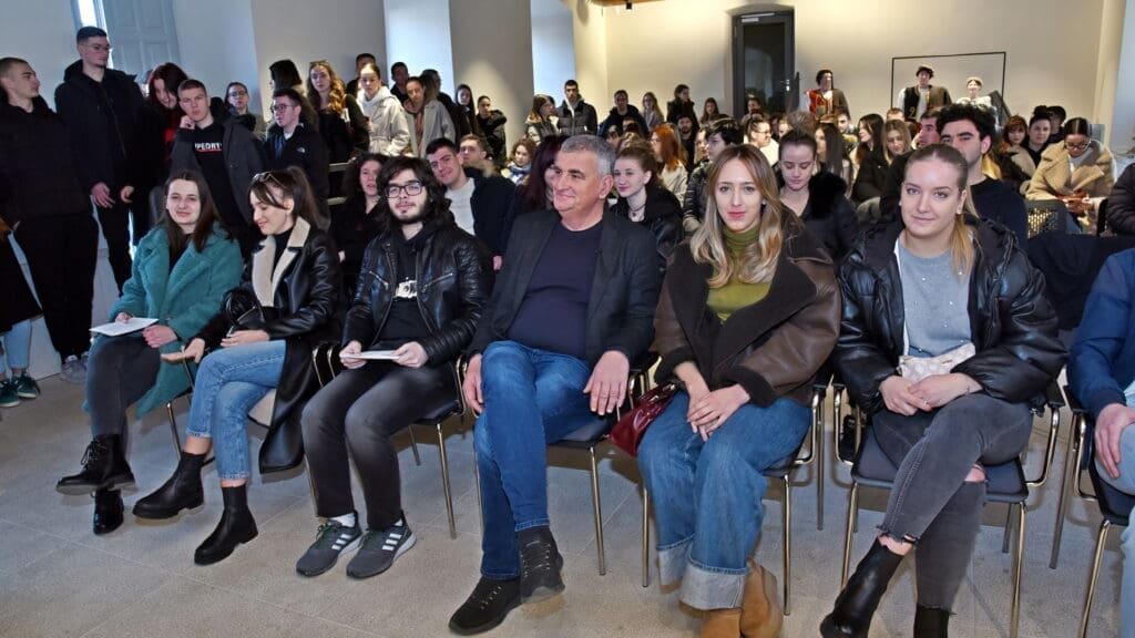 U Sinju potpisani ugovori za program za mlade obitelji “Ostani Tu”