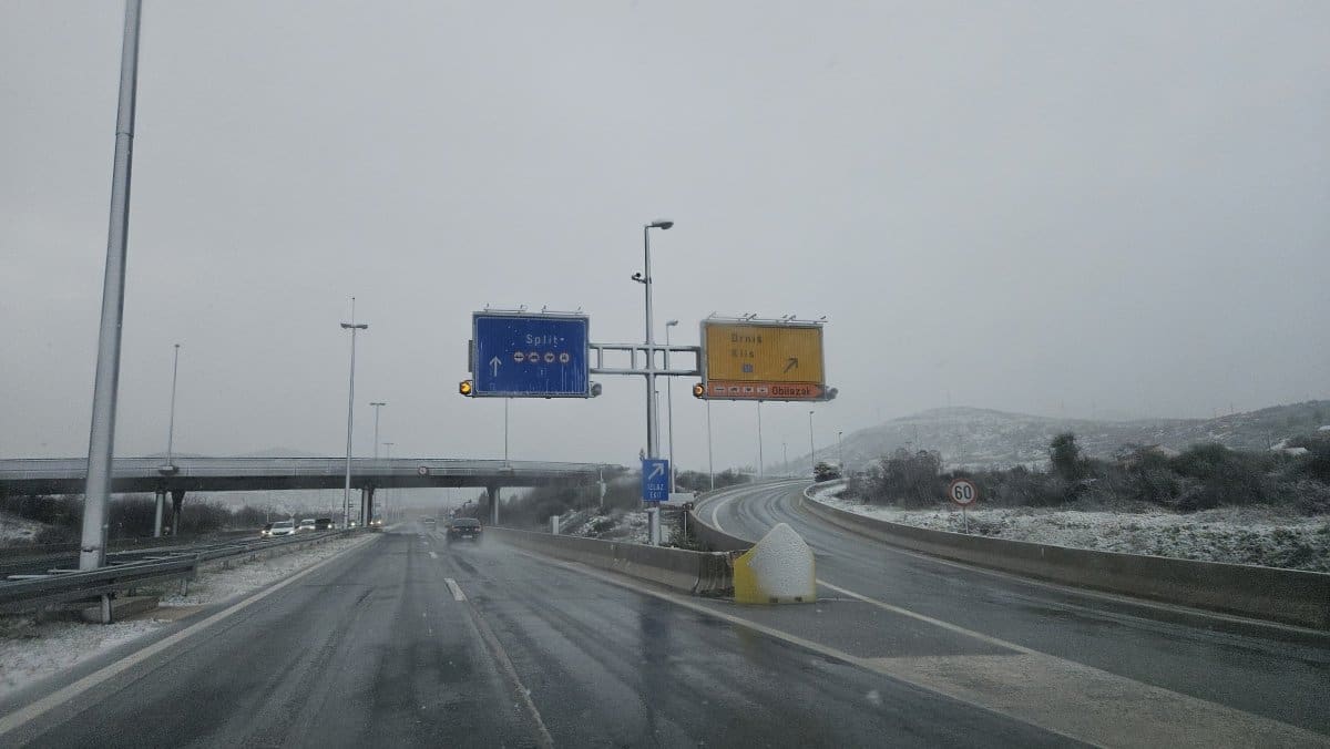 Jedan jedini vlak i jedan popodnevni let: Kako do Zagreba kad je cesta zatvorena?