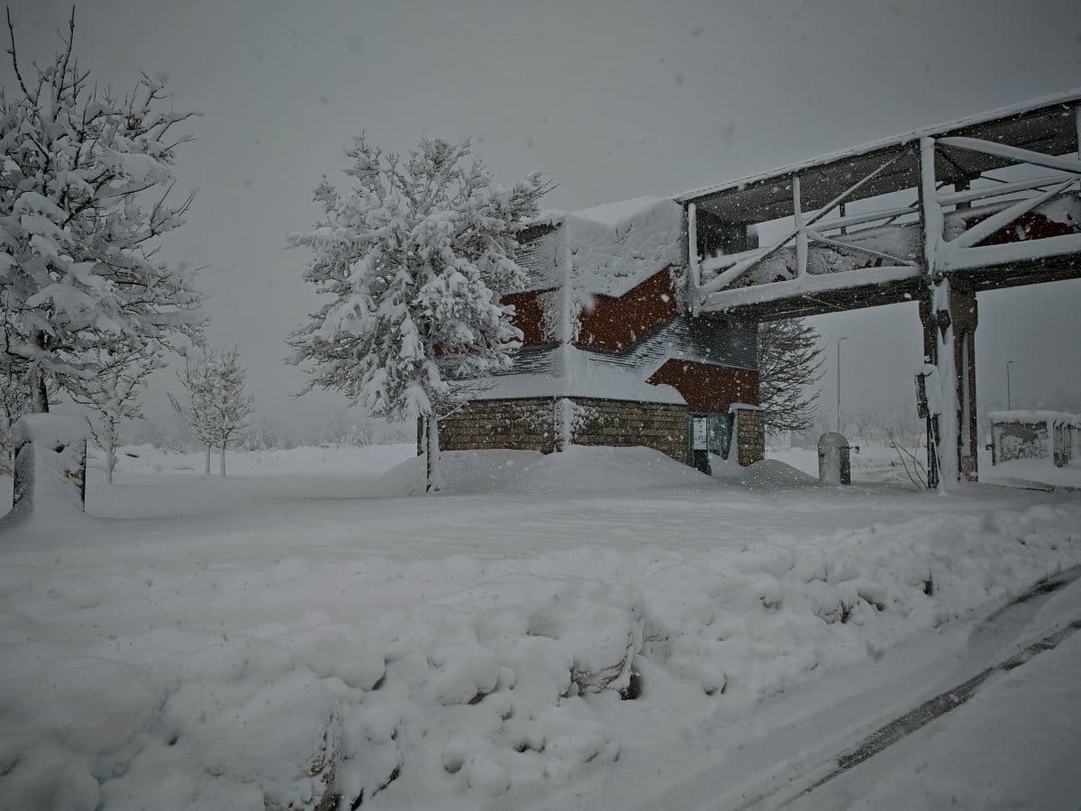 LIČANI NA MUKAMA Zatrpani snijegom, nemaju struje: "Nemoćni smo"