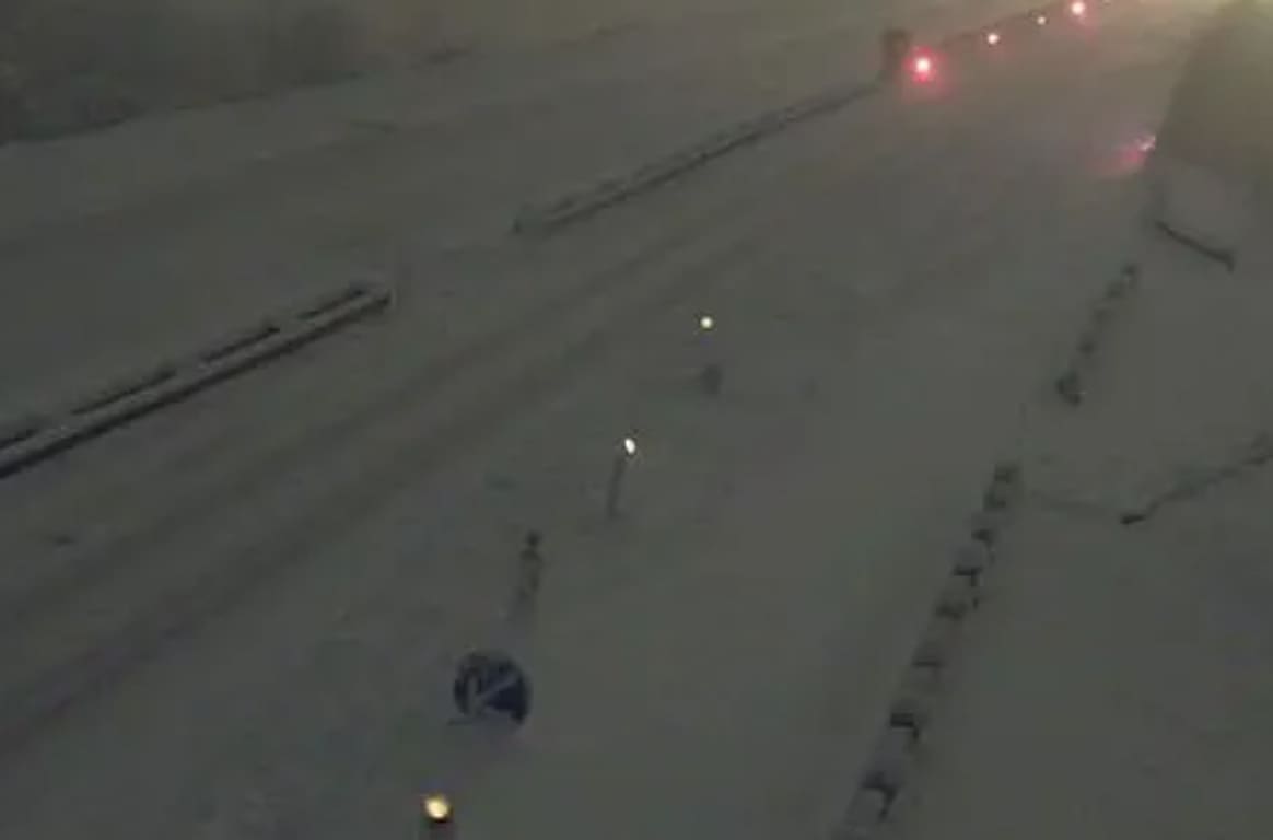 FOTOGALERIJA Ovo je prizor s hrvatske autoceste. Snijeg je zameo Hrvatsku, a ceste su prekrivene bijelim pokrivačem