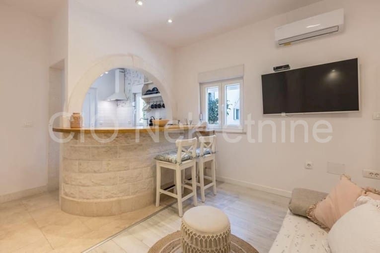 Stan od 27 kvadrata u Splitu se prodaje za 240 tisuća eura. Pogledajte kakav je