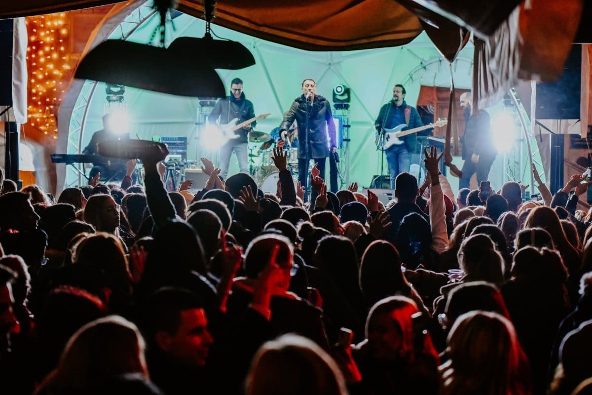 Trogir je žarište glazbenih hitova: Hari Mata Hari privukao tisuće obožavatelja na Zimsku Adventuru