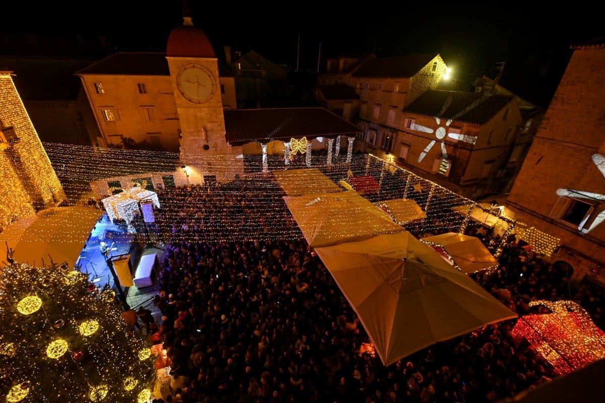 Uđite u Novu godinu uz poznate hitove