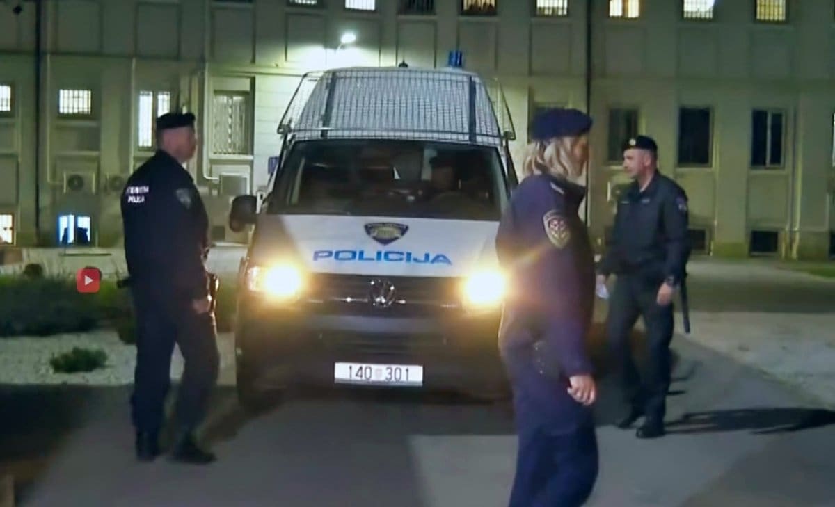 Teška nesreća kod Splita: Vozač bez dozvole sletio s ceste i prevrnuo se na krov