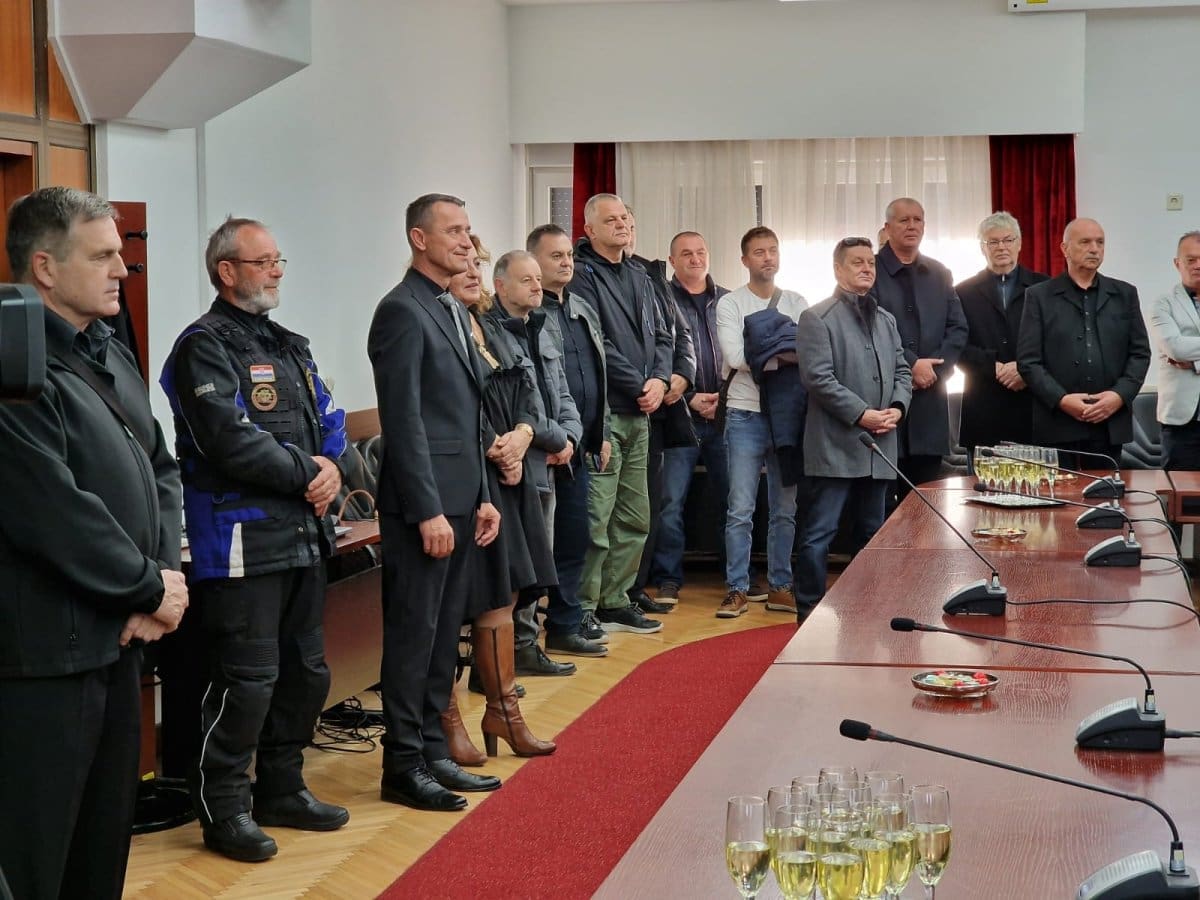 Tradicionalno primanje za braniteljske udruge u Splitsko-dalmatinskoj županiji. Izviđači donijeli Betlehemsko svjetlo mira