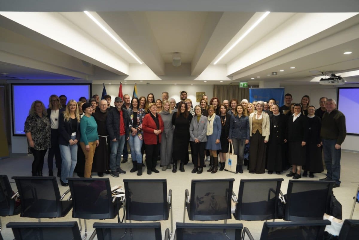 Brojne ustanove i udruge s područja SDŽ dobile prigodan poklon od županije: "Simboličan je to čin, ali njihova ljubav i briga je sve, samo nije simbolična"