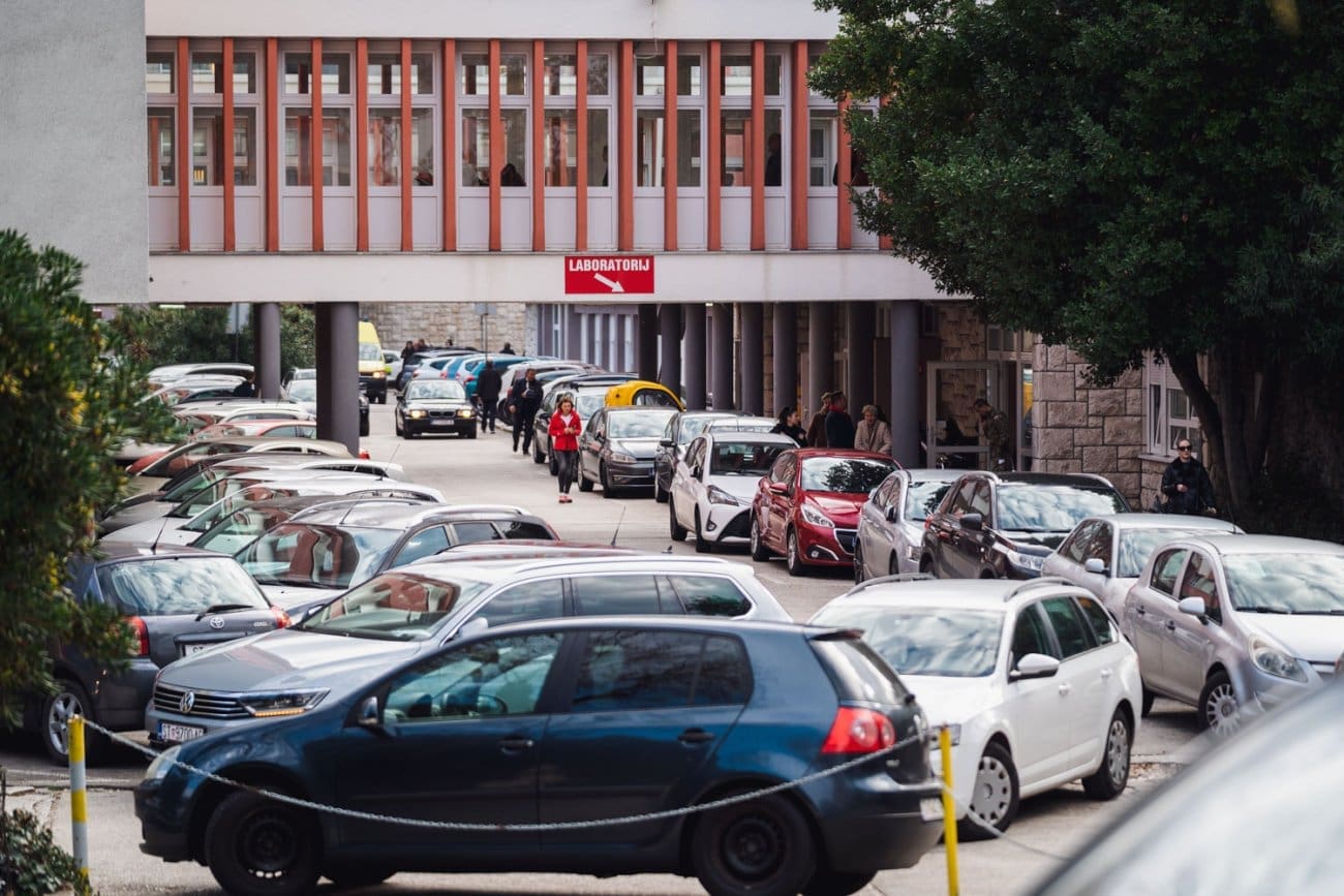 Muž i žena se posvađali. Ona s teškim ozljedama završila u splitskoj bolnici
