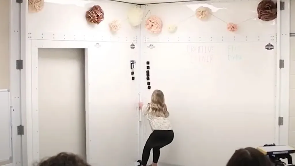 ZAŠTITA U ŠKOLAMA Ovo je učionica je otporna na metke