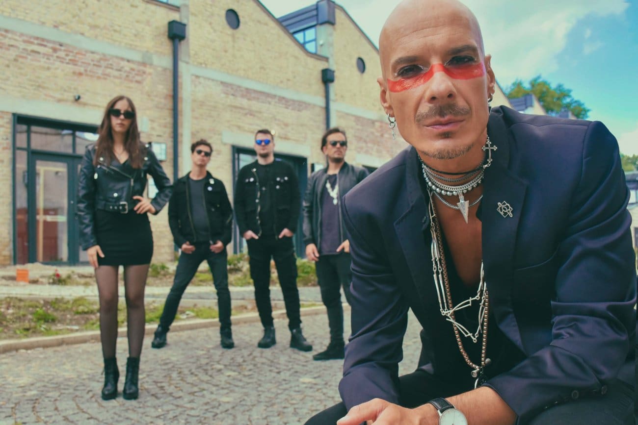 Back Bar Plana B: David Bowie Night by Gift