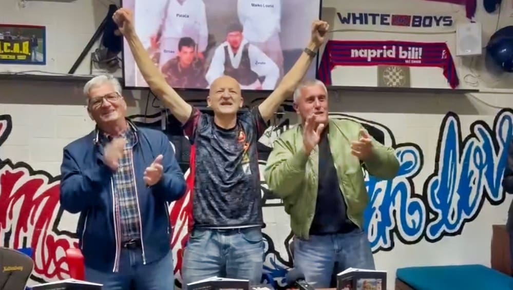 VIDEO Torcida odala čast preminulom heroju Domovinskog rata Anti Čokoliću: "Prije dva mjeseca je posjetio Klub navijača..."