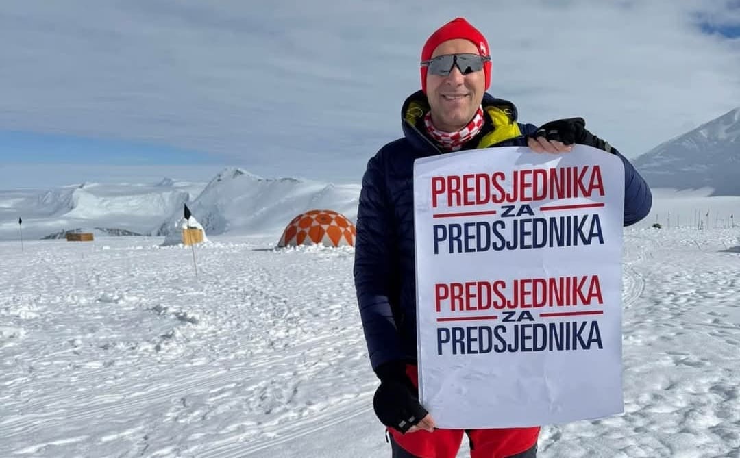 Prepoznajete li tko ovo navija za Milanovića s Antartike?
