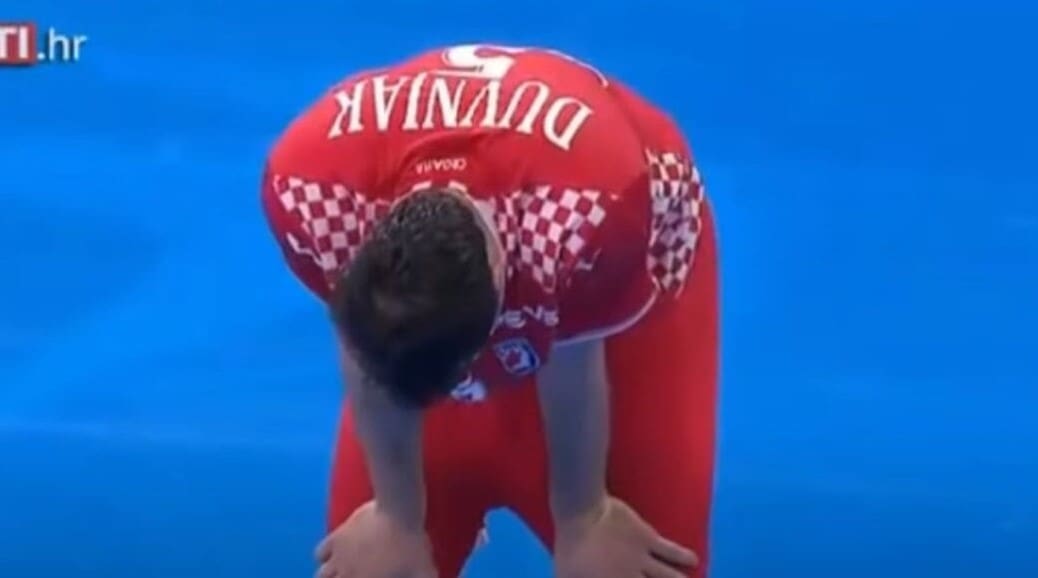 Kapetan Duvnjak u suzama otišao u svlačionicu