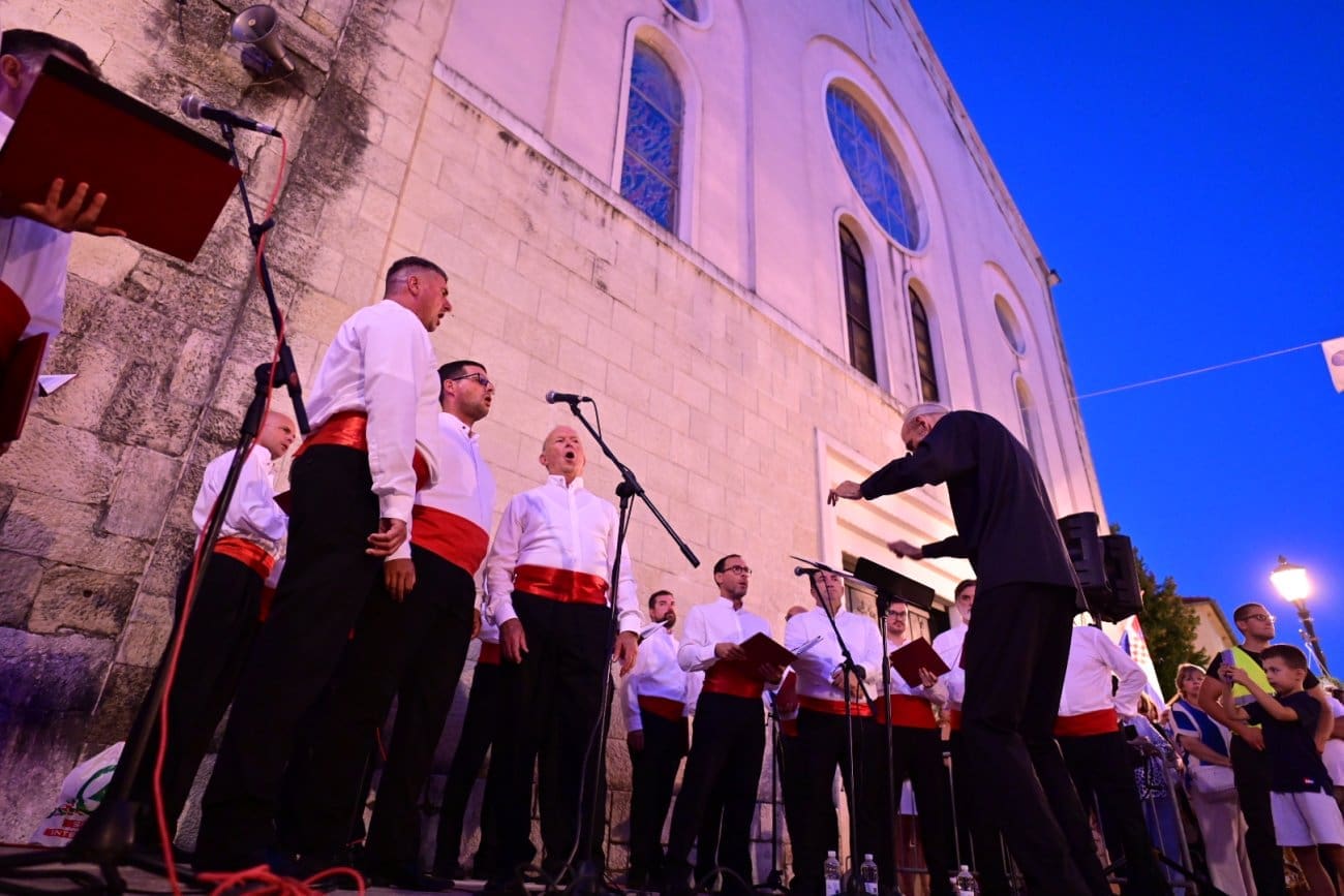 Blagdanski koncert Gradskog zbora Brodosplit u Sinju