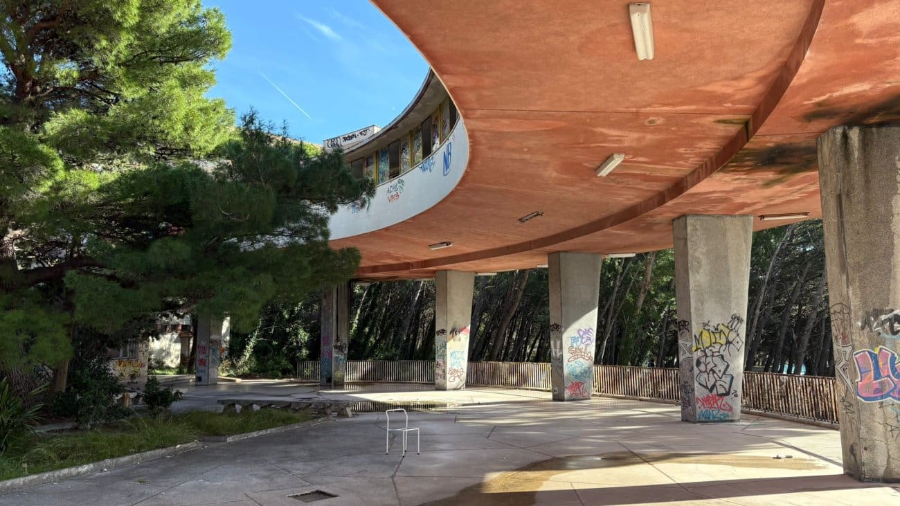 Na fotografiji je arhitektonsko čudo u Dalmaciji. No ima jedan problem, a otkriva se o čemu je riječ