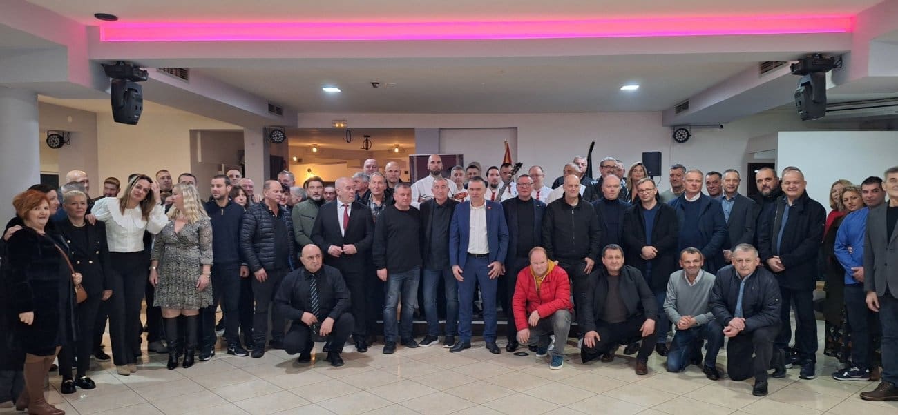 Hrvatski pravoslavni centar u Dicmu održao domjenak povodom pravoslavnog Božića, pogledajte ekipu koja se skupila