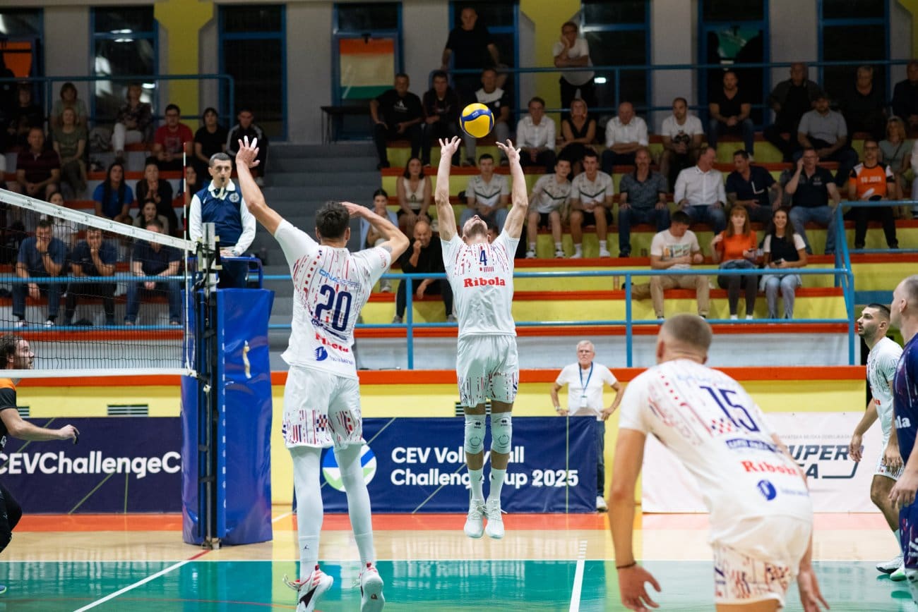 Veliki derbi hrvatske odbojke. OK Ribola Kaštela protiv zagrebačke Mladosti