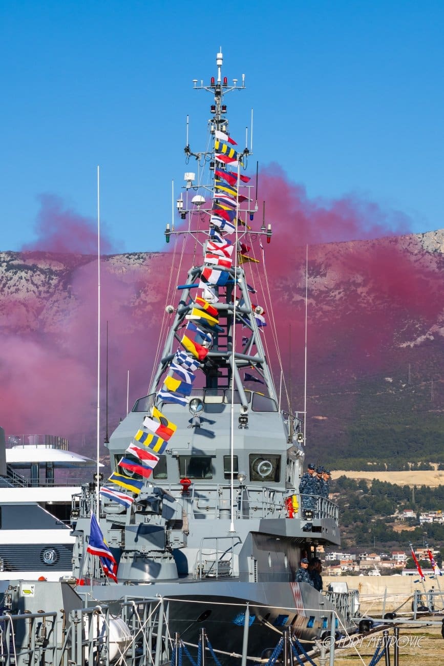 lora obalna straza brod debeljak 24