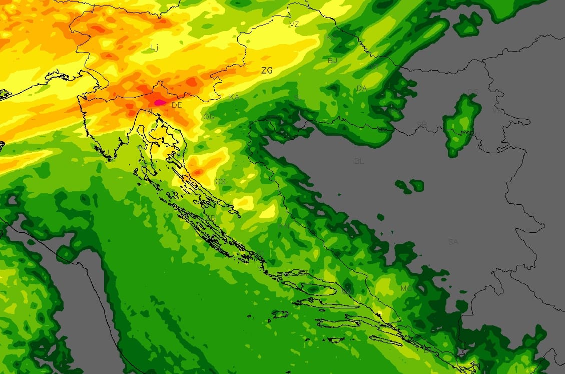 "Potop" zahvatio dio zaleđa obale, mjestimice palo ekstremnih 130 litara kiše