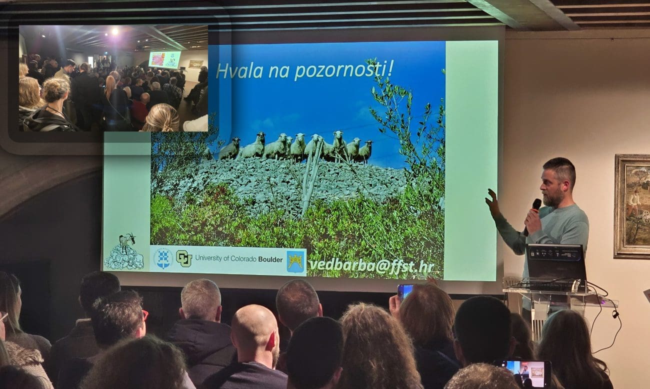 Stara gradska vijećnica sinoć je bila pretijesna. Vedran Barbarić otkrio što se već 20 godina "kopa" na Braču: "Škrip više nije najstariji na otoku"