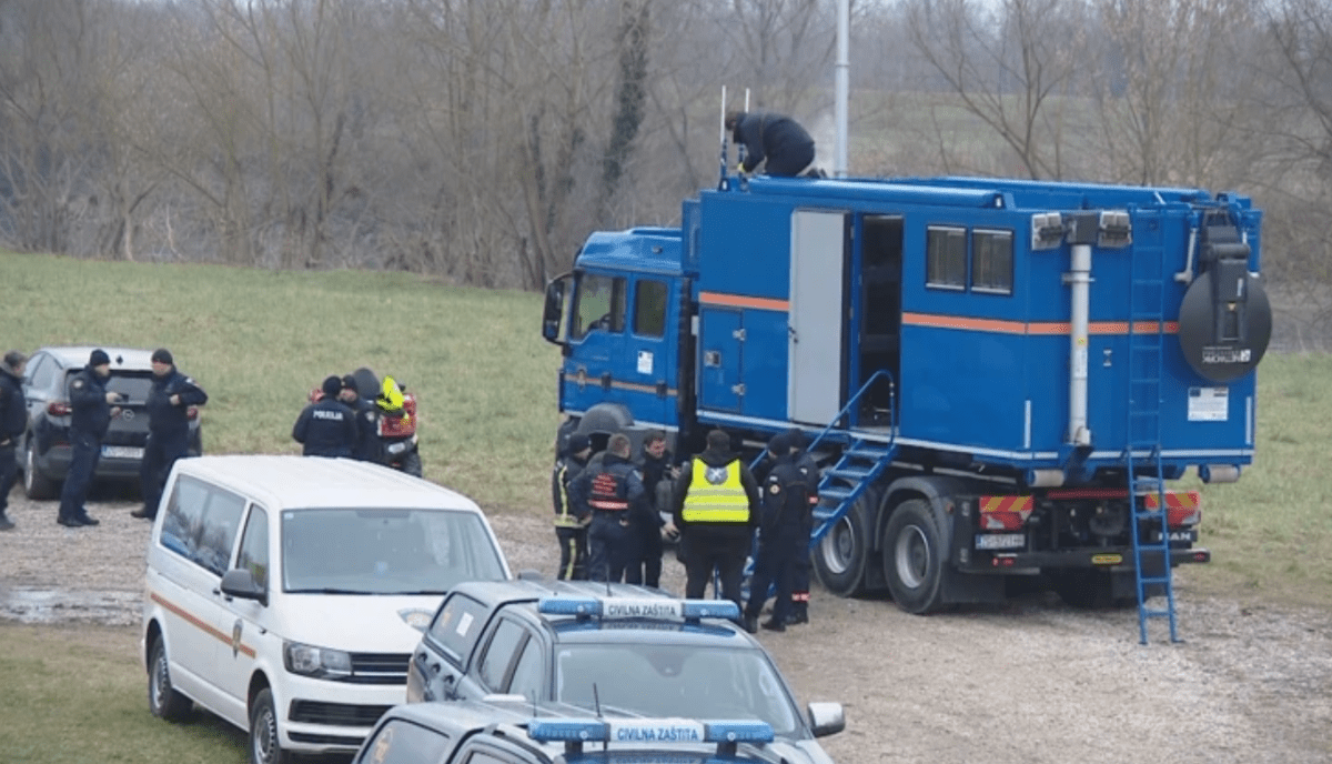 Četvrti je dan potrage za curicom u Savi, na terenu 50 ljudi
