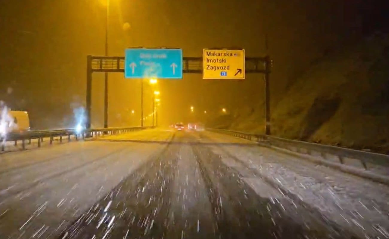 Ovako izgleda autocesta iza Mosora, proglašeni su zimski uvjeti